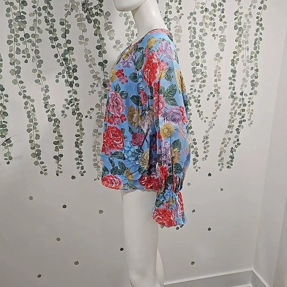Divine Heritage Revolve S Floral Blouse 100% Silk in Sky - Picture 6 of 12